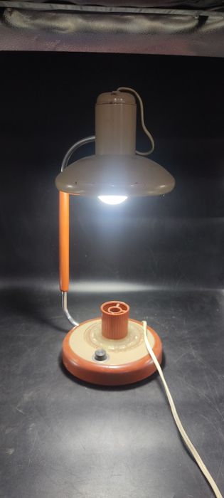 Лампа настольная с календарем