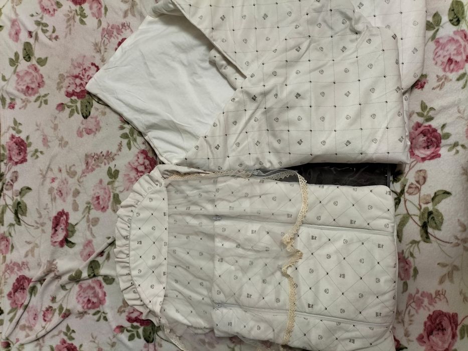 Продам конверты,комбинезоны на выписку