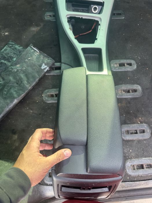 Двоен подлакътник бмв е90 е91 е92