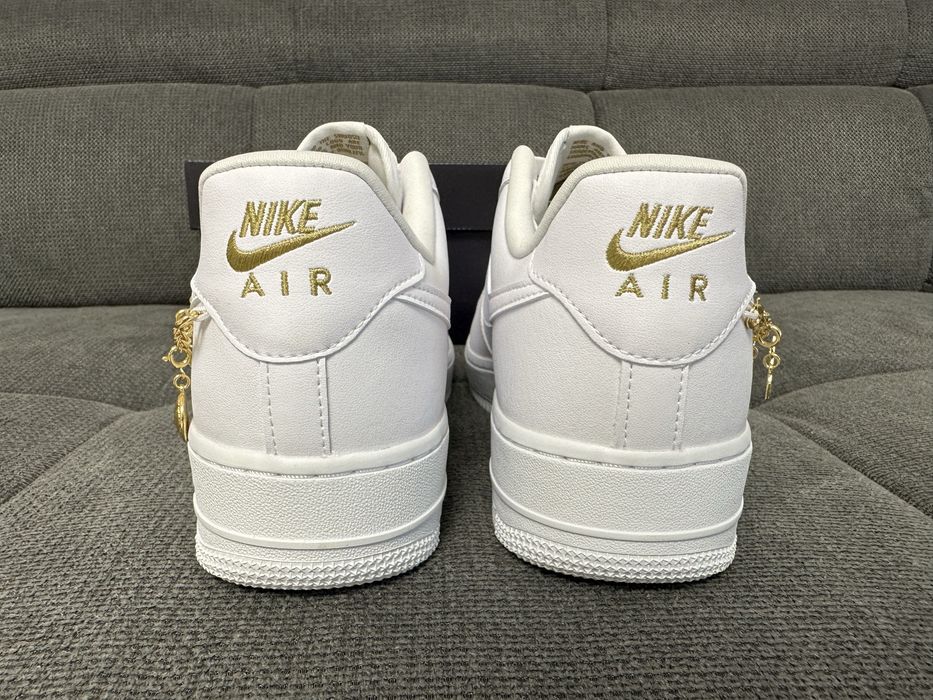 Nike Air Force 1 white charms 43