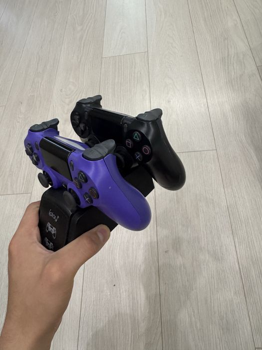 продам sony playstation 4 slim.