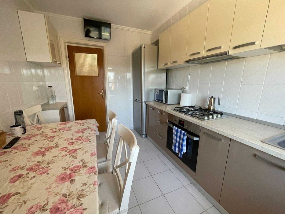 Inchiriez apartament cu 3 camere, direct proprietar, spatios, zona Luica