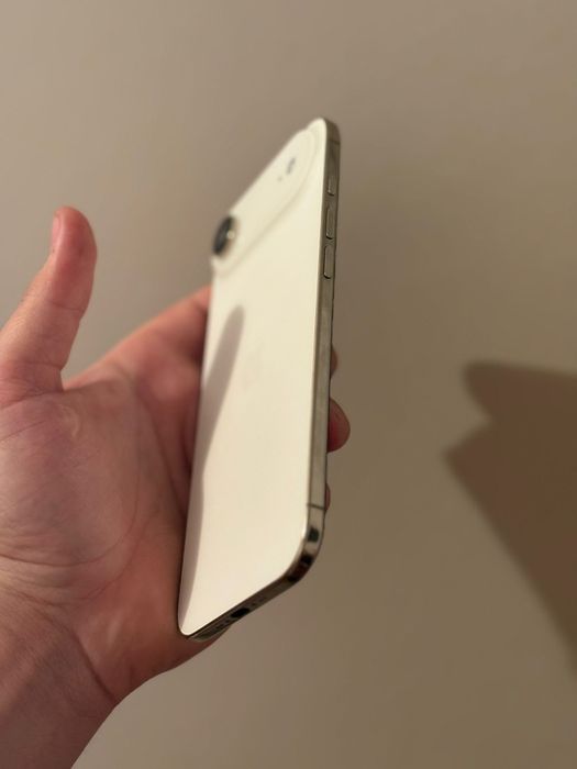 Vând iPhone 17 AIR CA NOU