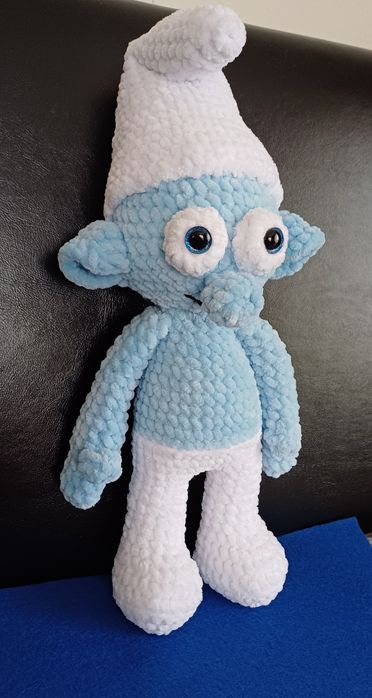 Ръчно плетена играчка смърф