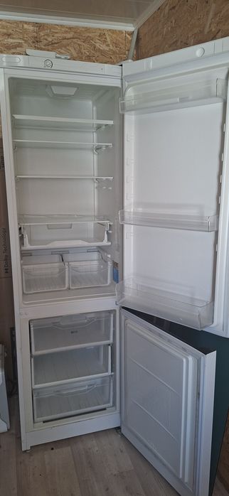 Продам холодильник Indesit