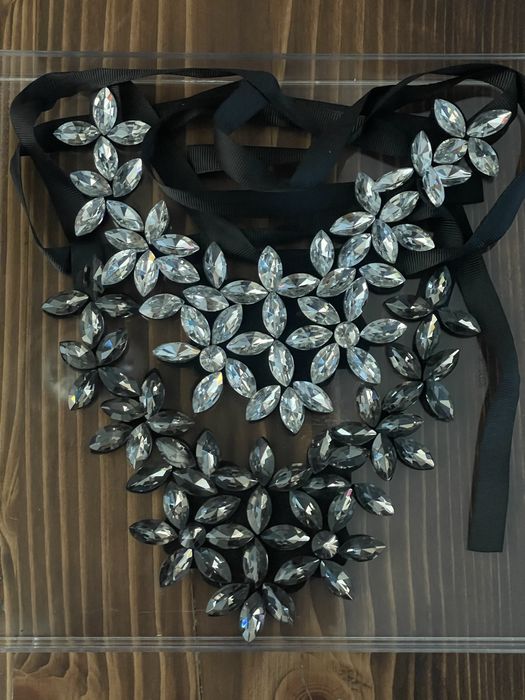 Колиета с камъни, комплект.