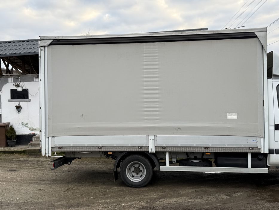 Bena cu prelata pe perdea si tavan decopertabil