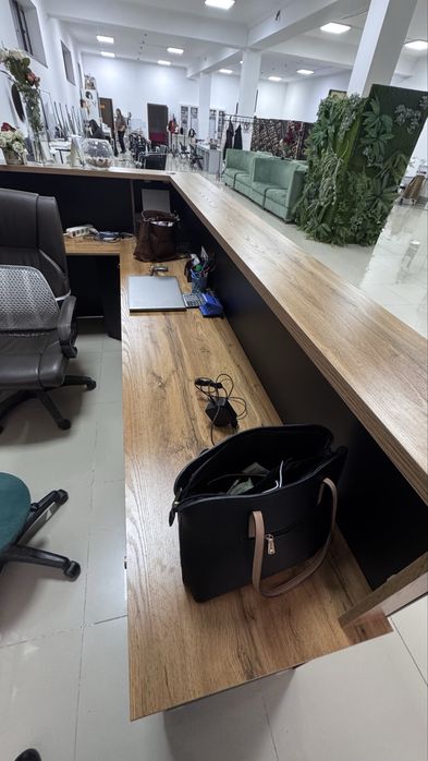 Ресепшен с полками