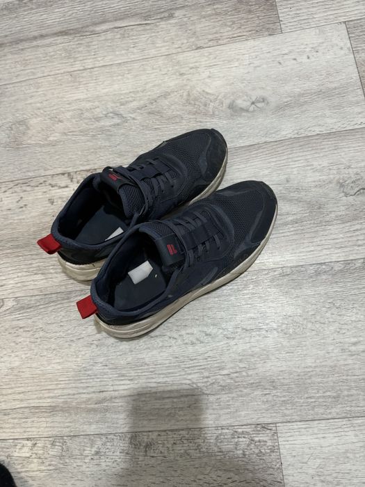 продам кроссовки FILA