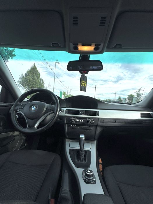 BMW E90 318D Sedan