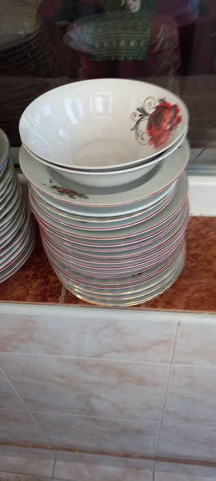 Порцеланов сервиз със супник