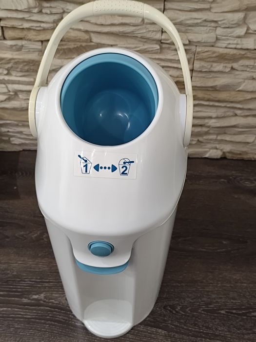 Хигиенният кош "Chicco" за мръсни пелени