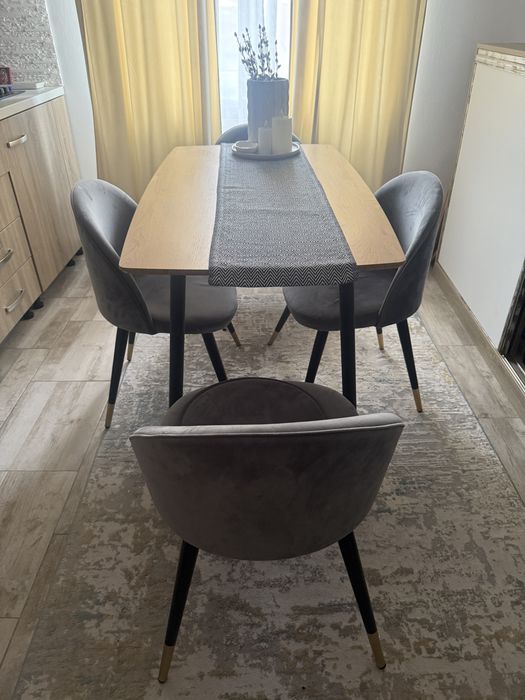 Masa cu 4 scaune catifea