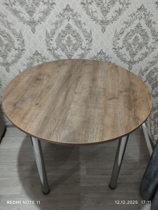 Продам кухонный стол