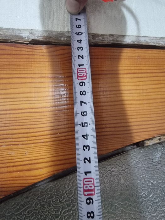 Двери 2 штуки с косяками