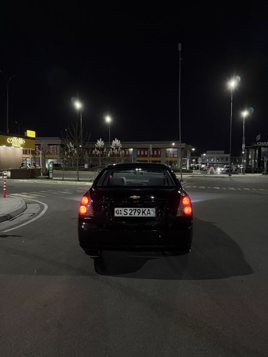 Lasetti 1.8 sotiladi