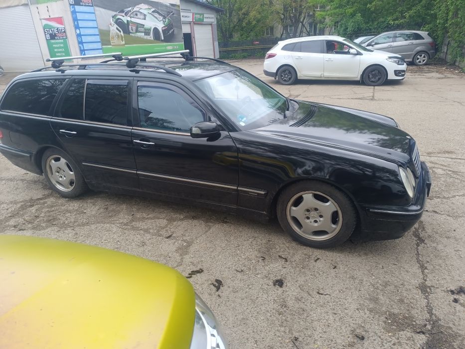 Vând Mercedes Benz E320