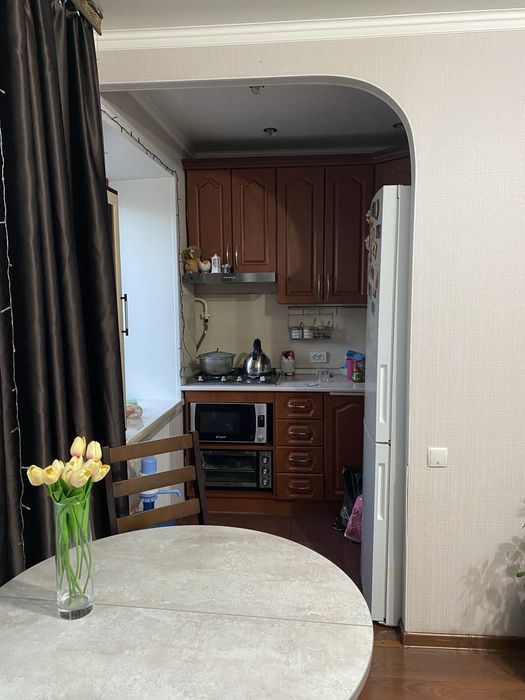 Продам 3 х комнатную -20 мкр