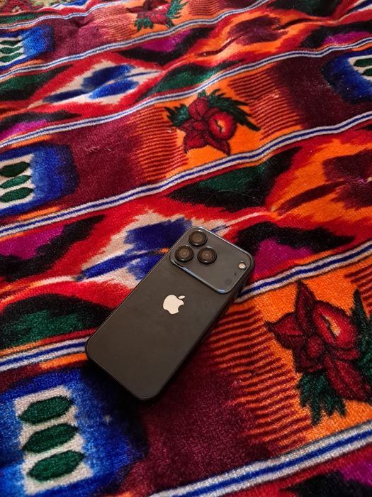 Iphone 17 pro max mini holati ideal srochno sotiladi