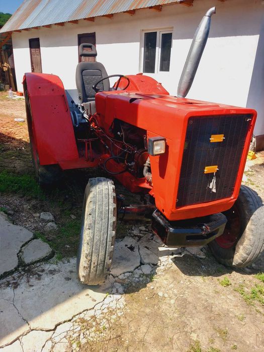 Vând tractor/schimb cu unul mai mic sau 4×4