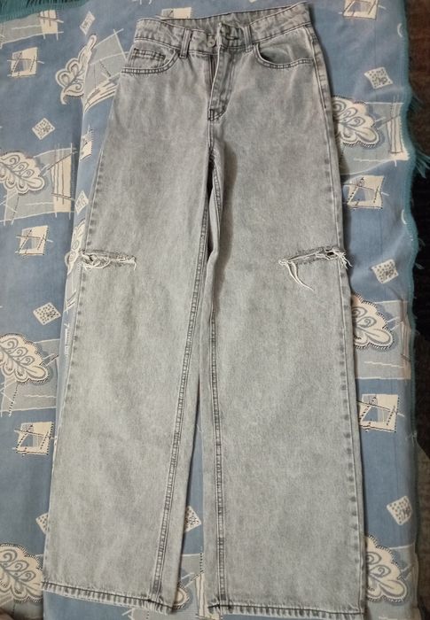 джинсы прямые , серые