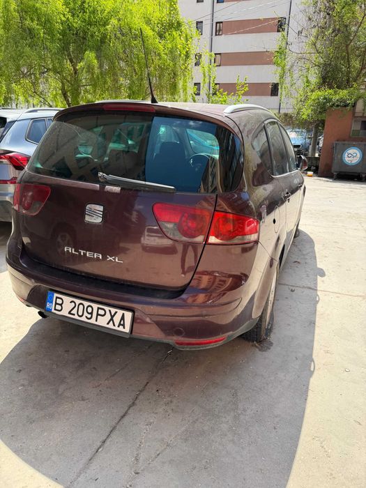 Seat Altea XL , functionala , culoare visiniu speciala