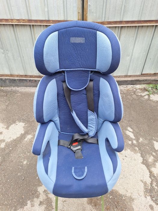 Детское кресло в авто