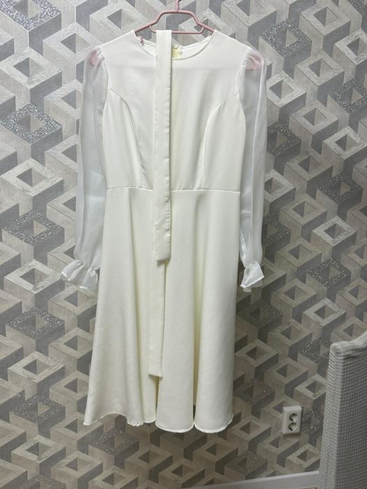 Белое базовое платье