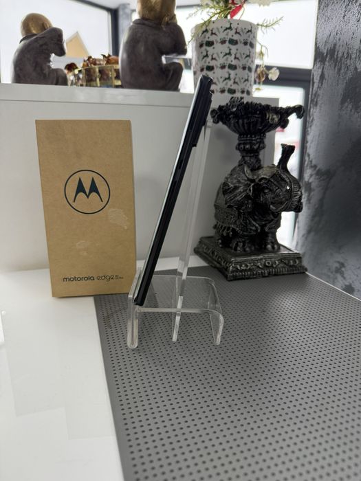 Vand motorola edge 30 ultra de 256 gb nou