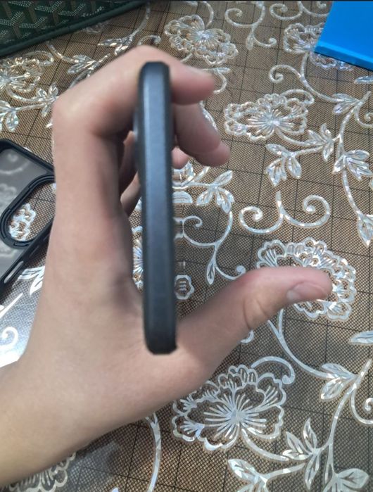 Продам  ОППО А58 экран треснут торг есть