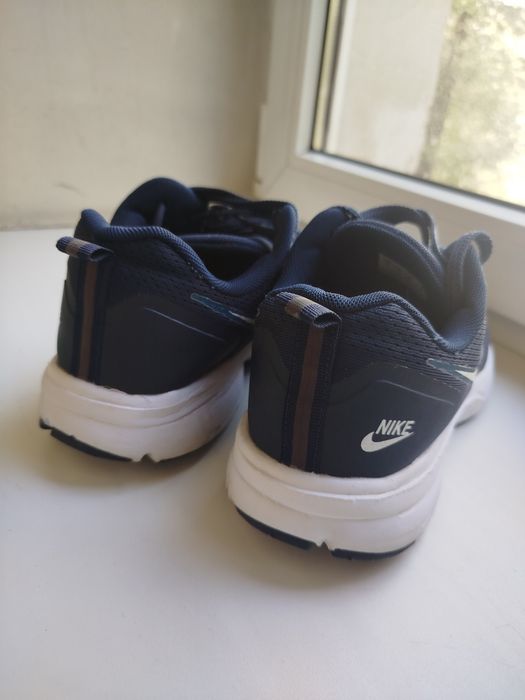 Кроссовки NIKE 42 размер