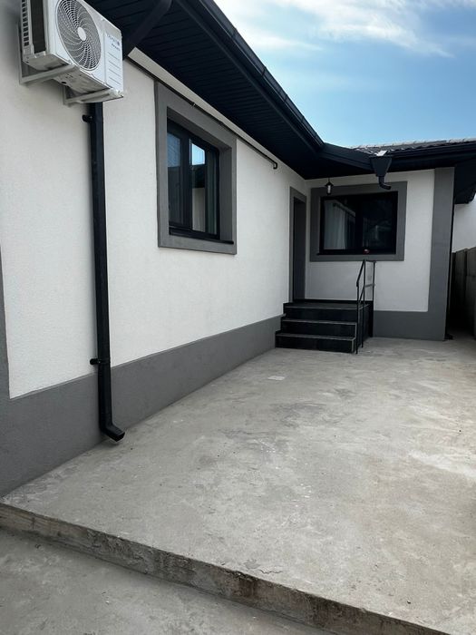 Închiriez casa la curte noua,prima închiriere,3 camere în sectorul 5
