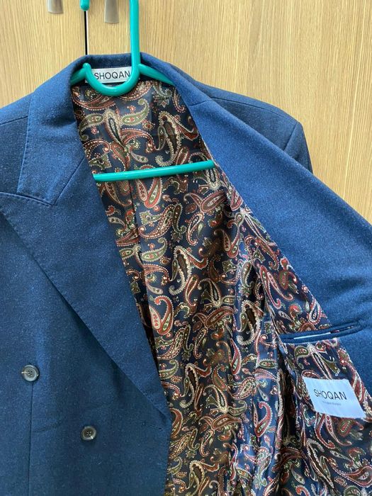 Двубортный костюм от SHOQAN