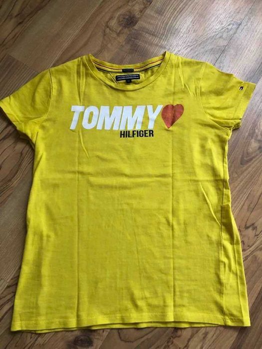 разпродажба на тениски Guess. Moschino, Tommy и др