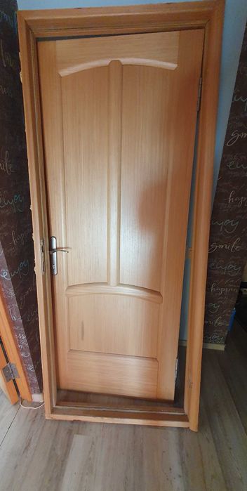 Продам дверь деревянную, входную