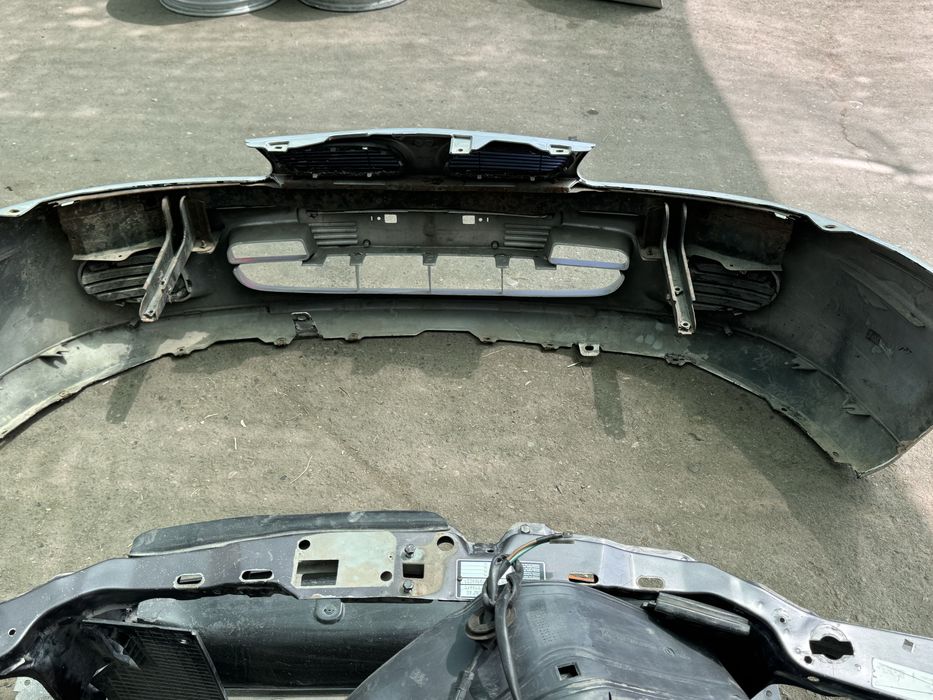 Mitsubishi каризма Передний бампер