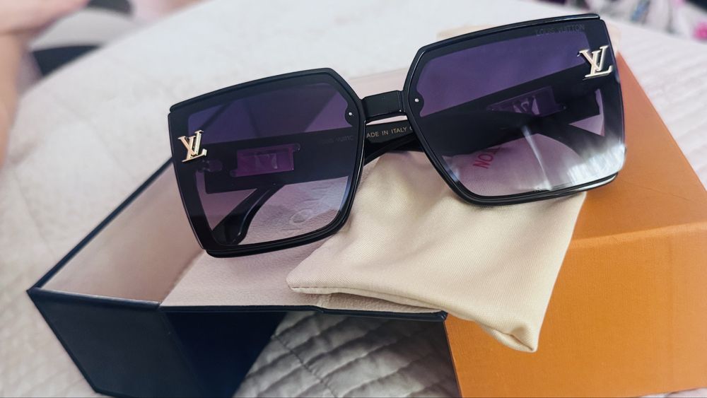 Ochelari noi in cutie Louis Vuitton