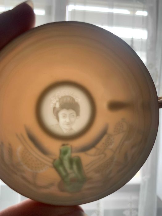 Serviciu din portelan fin Gheisa pentru 6 pers. (fabricat in Japonia)