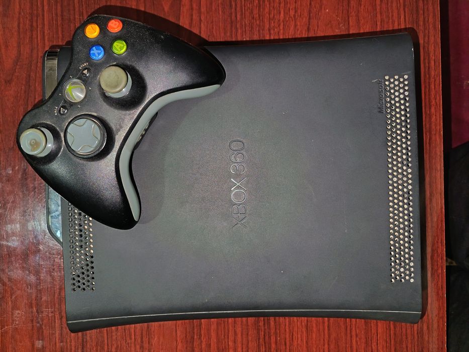 Xbox 360 Elite sotiladi.