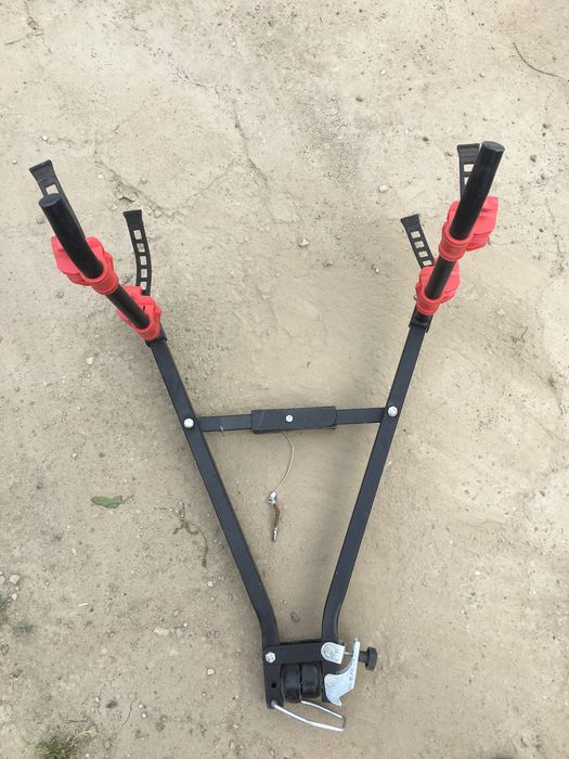 Suport 2 biciclete pe cârlig.