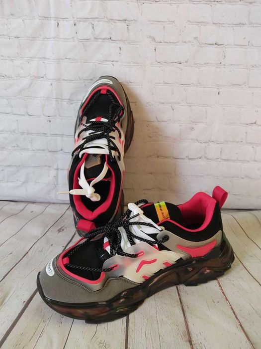 Мъжки спортни обувки - размер 46