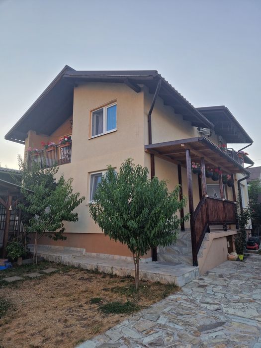 3 camere de inchiriat la casa