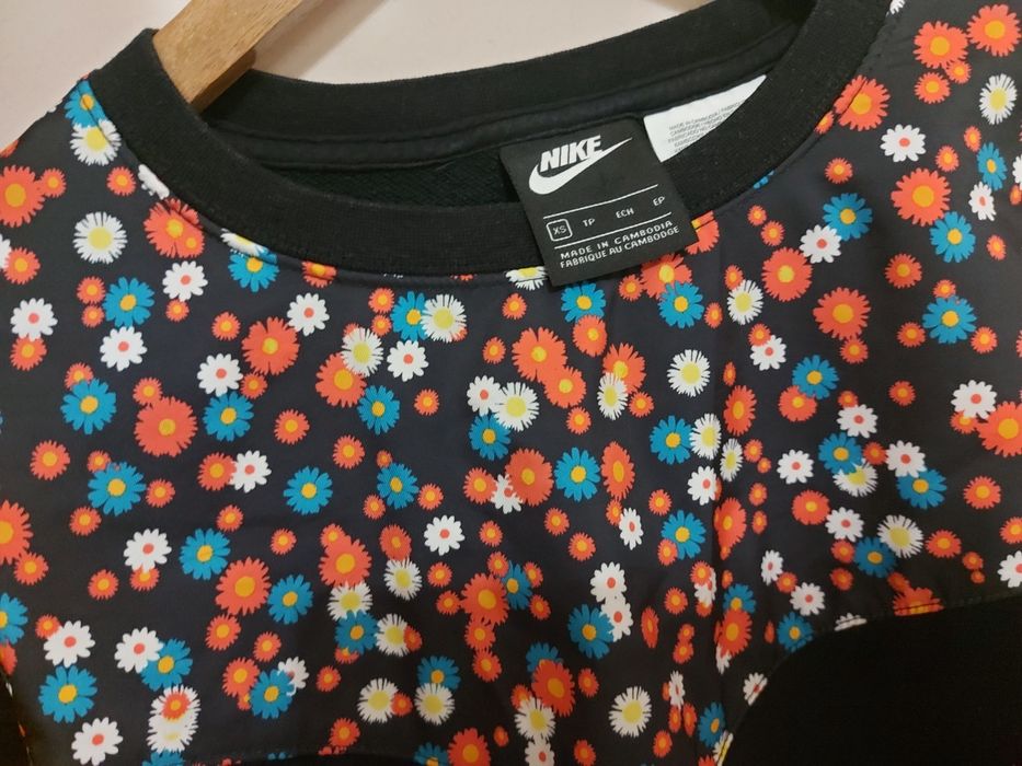 Късо дамско горнище Nike размер XS