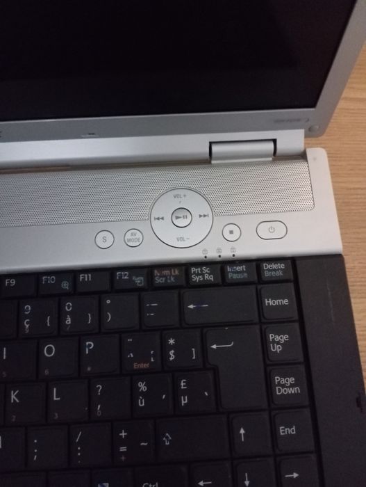 Laptop și tableta complet nefuncționale