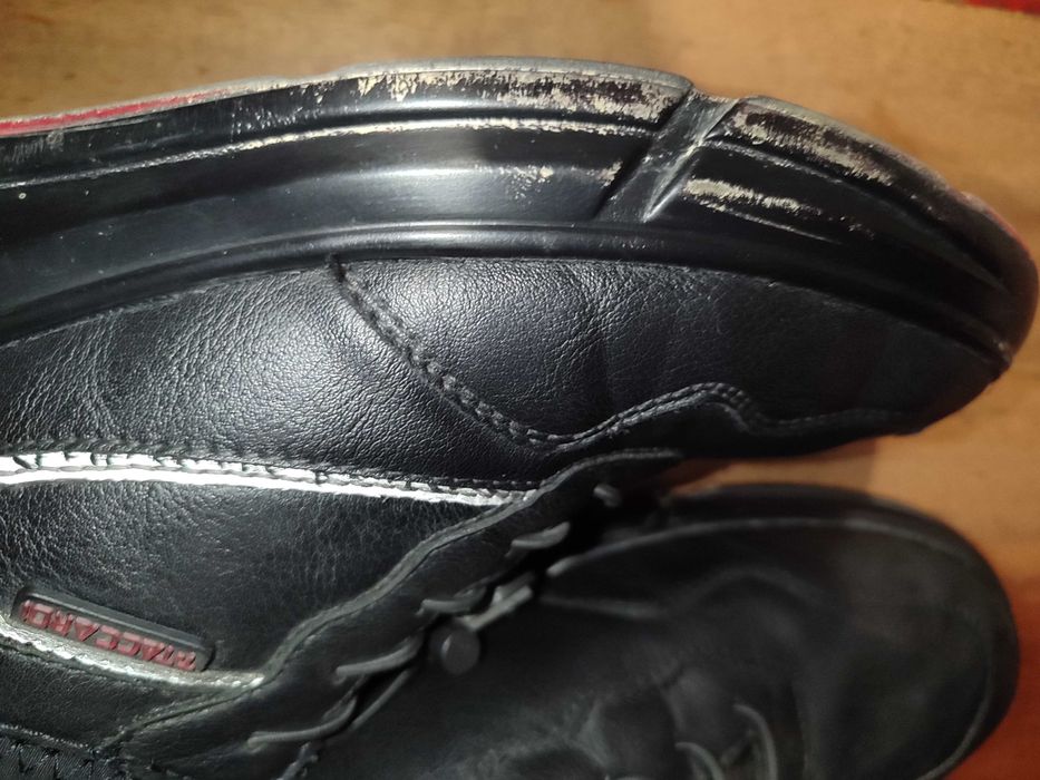 Продам ботинки на мальчика рр39