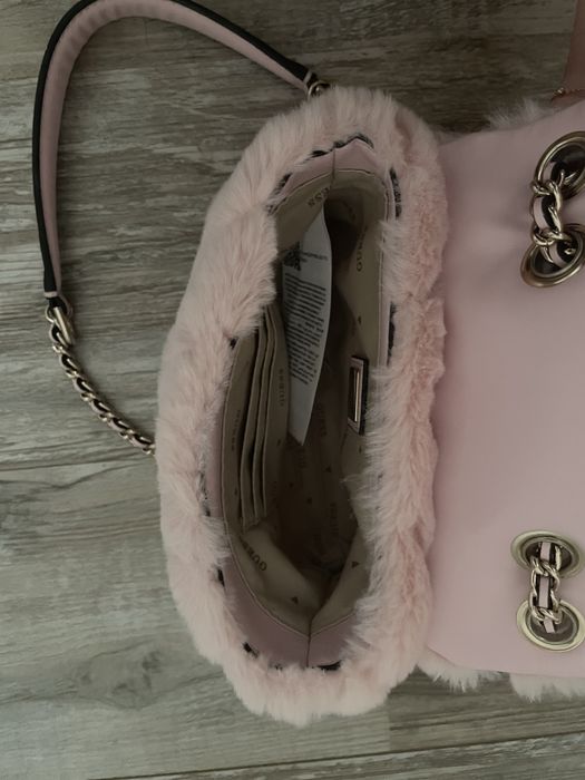 Пухена чанта GUESS Katine