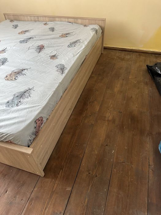 Pat cu saltea 160*200 in stare perfecta