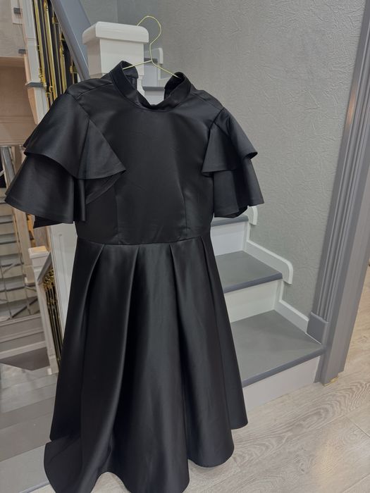 Вечернее платье черного цвета