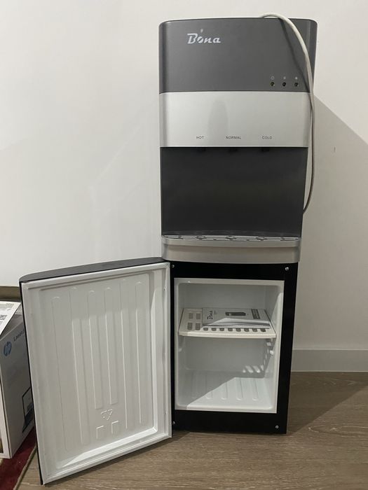 Кулер вода диспансер