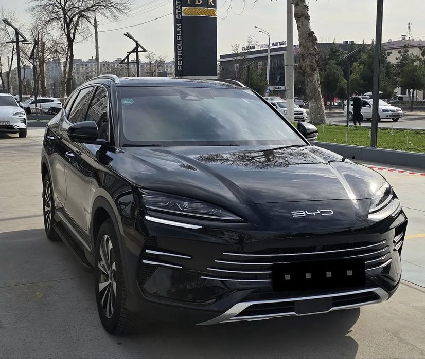 BYD Champion Hybrid 150km 2025 yil. Qora rang, eng full.